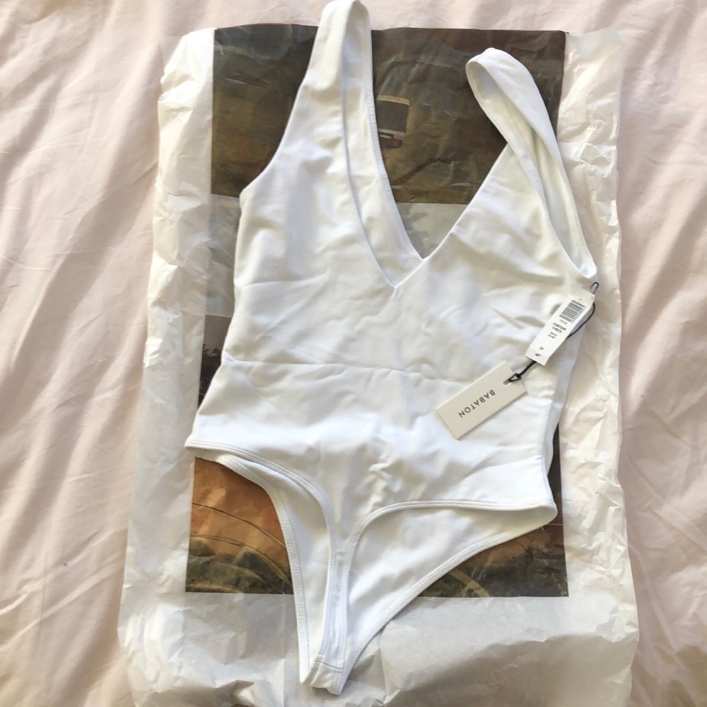 Babaton Contour V-neck Bodysuit